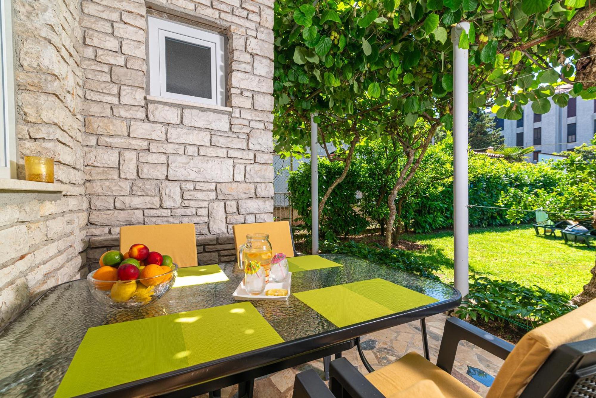 Apartments With A Parking Space Fazana - 18334 Exterior photo